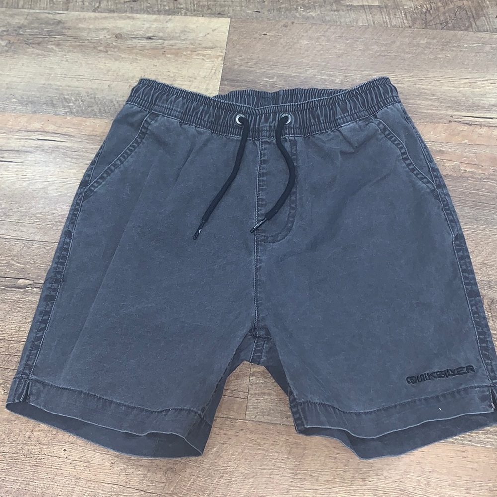 Kids quiksilver board shorts size small